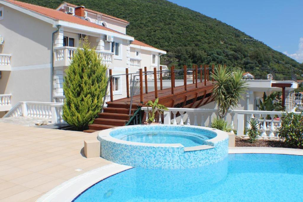 Elegance By Monte Aria
